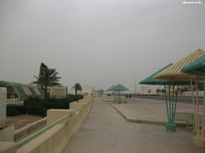 Corniche w Al-Khor. Trzeba być szaleńcem, by wyjść na spacer w samo południe :)